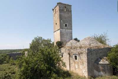 L'alto e millenario Sant'Eustachio, complesso bizantino sperduto nell'agro di Giovinazzo
